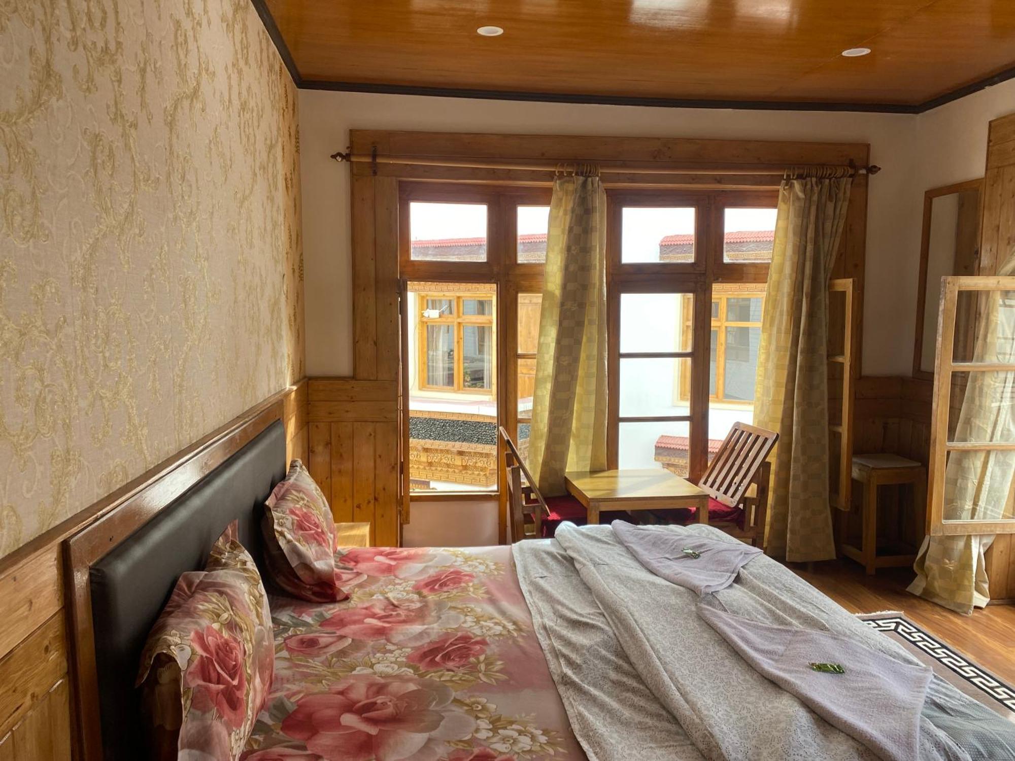 Jimmys Homestay Лех Екстер'єр фото